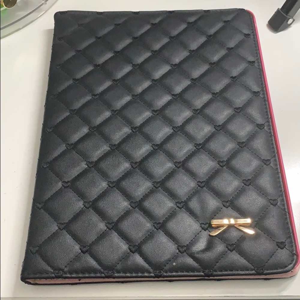 🖤 shaped plaid faux leather iPad Air cover/stand